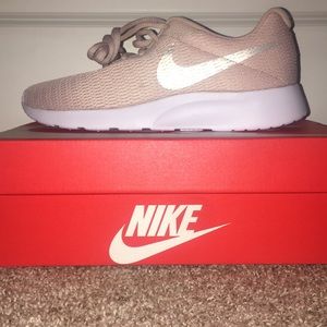 Women’s Nike Tanjun shoes